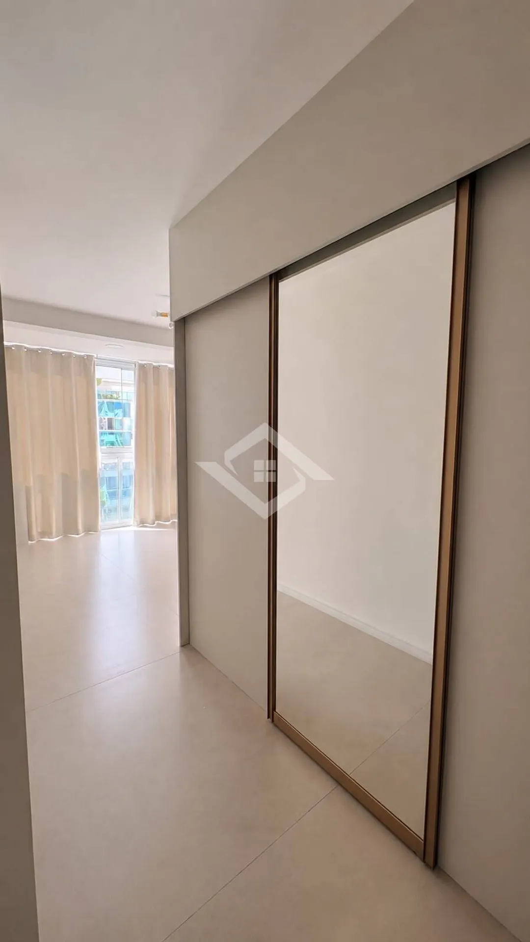 184 m² unfurnished apartment with 3 en-suites and parking — photo 20