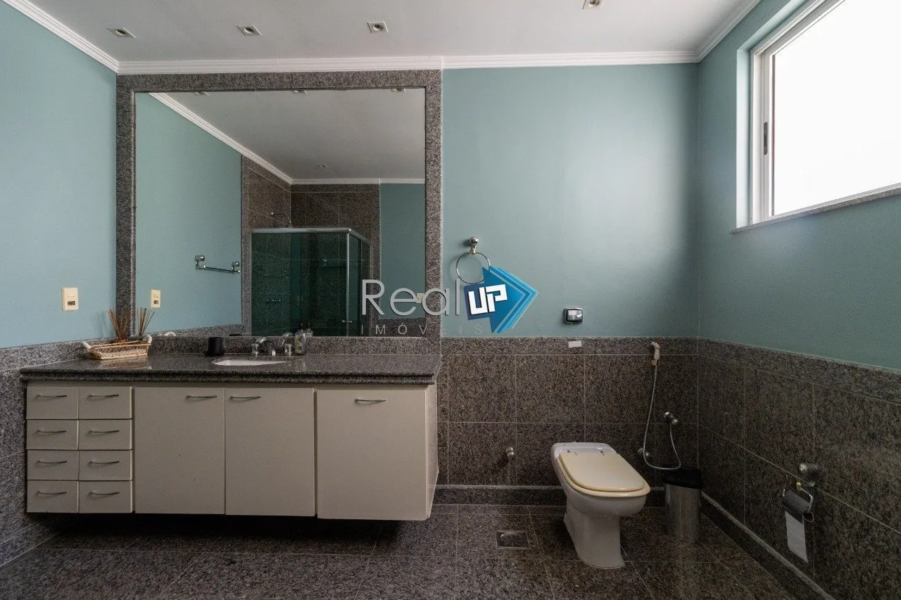 Condominium house with 5 bedrooms and 1081 m² plus laundry — photo 34