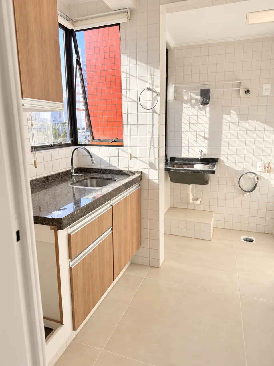 Parking-free apartment with enclosed kitchen and AC — photo 14