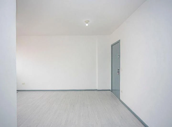 1-bedroom apartment with a laundry area — photo 8