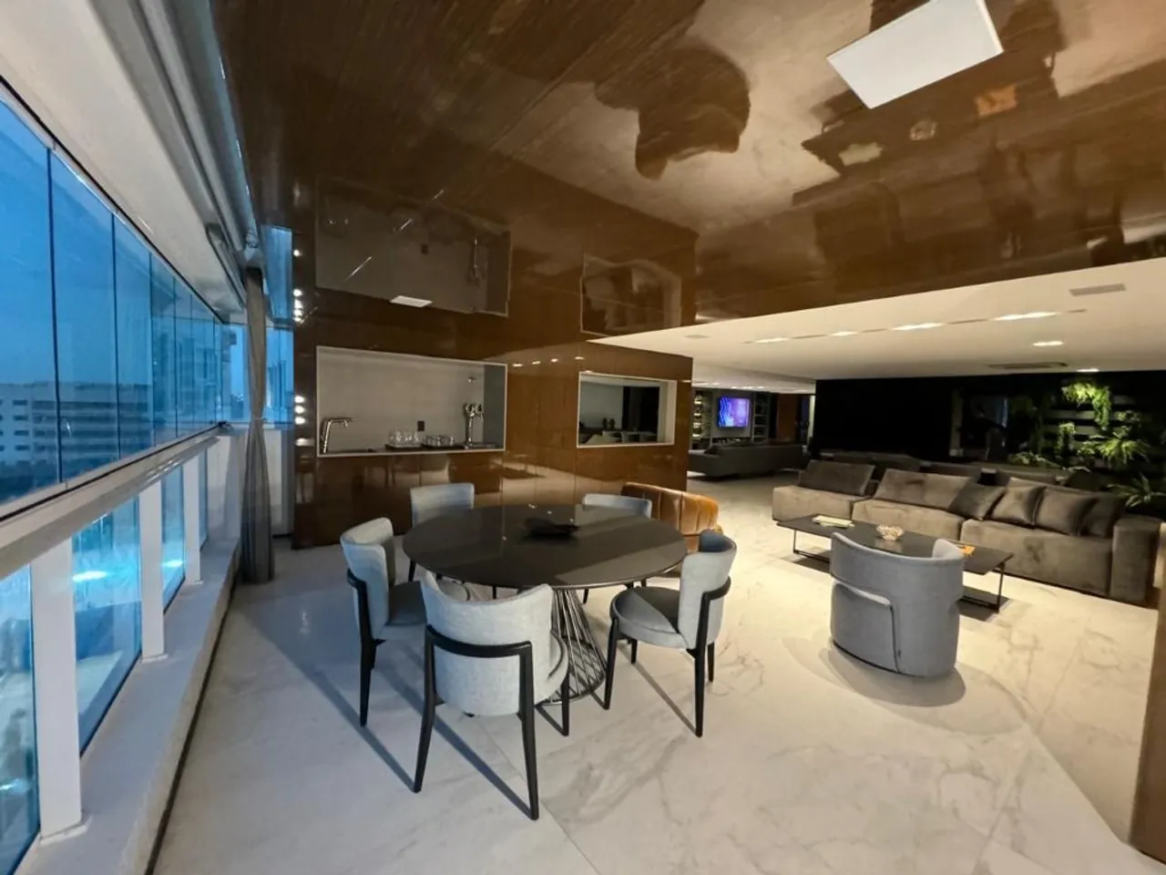 Floor-to-ceiling windows in a 3-bedroom apartment, 260 m² — photo 6