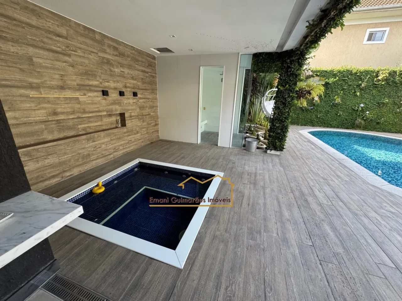 House with an open-plan kitchen and 4 bedrooms — photo 10