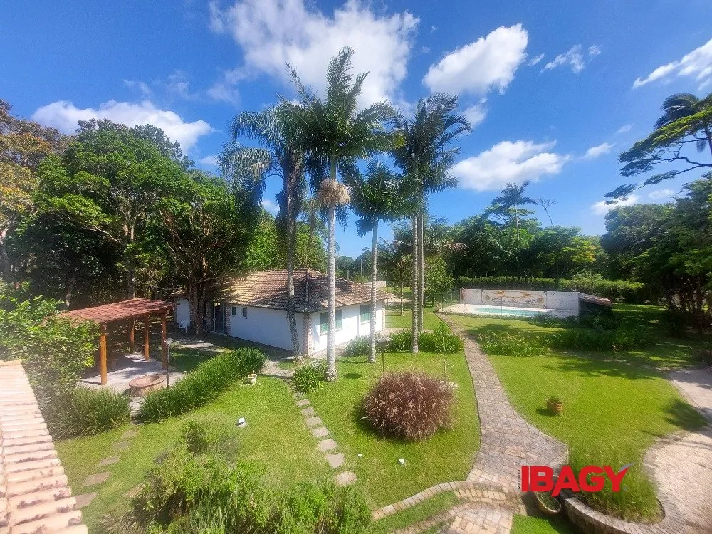 Furnished house with 5 bedrooms on 5200 m² — photo 46