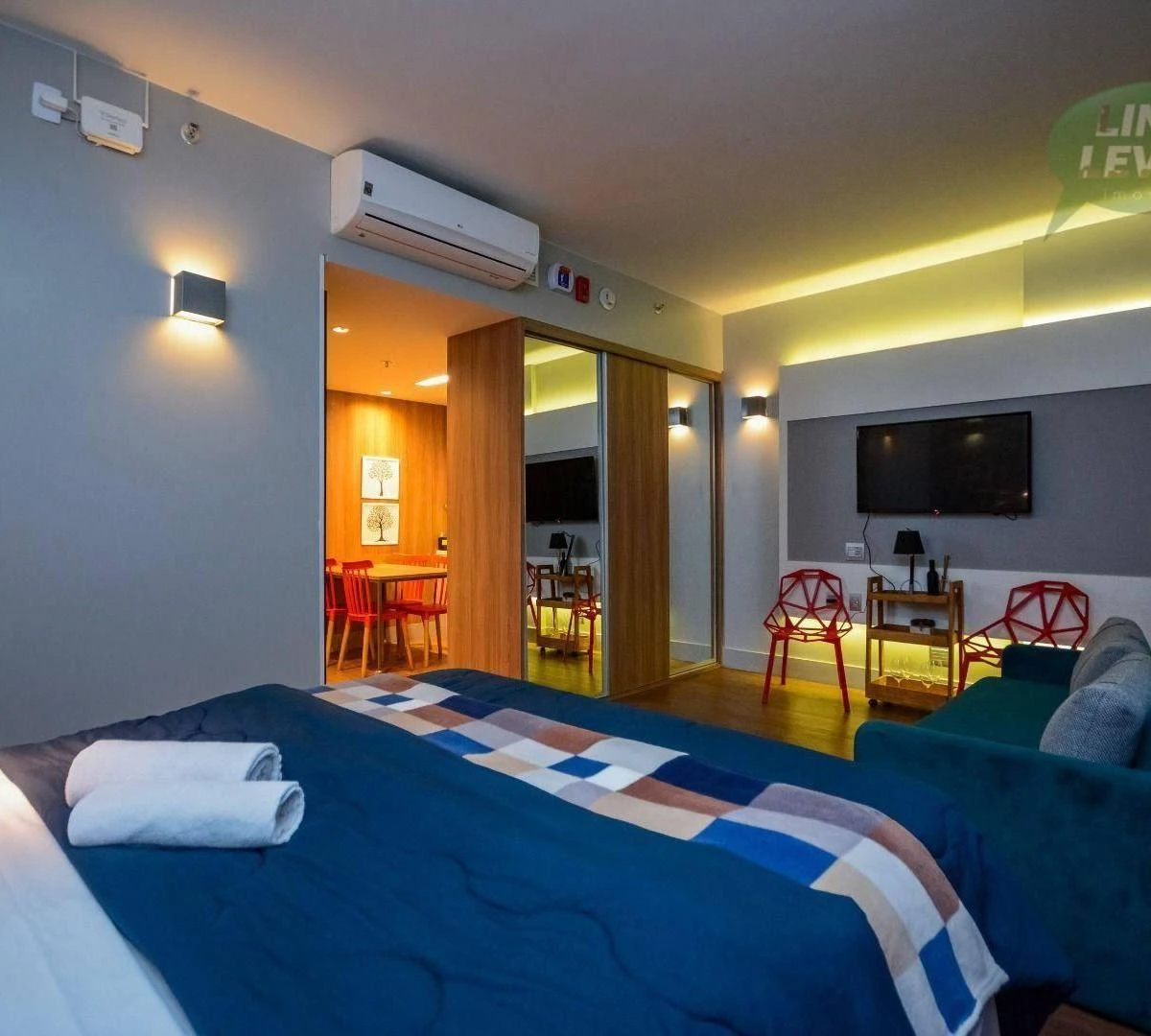 One-bedroom apartment in a building with a coworking space — photo 33