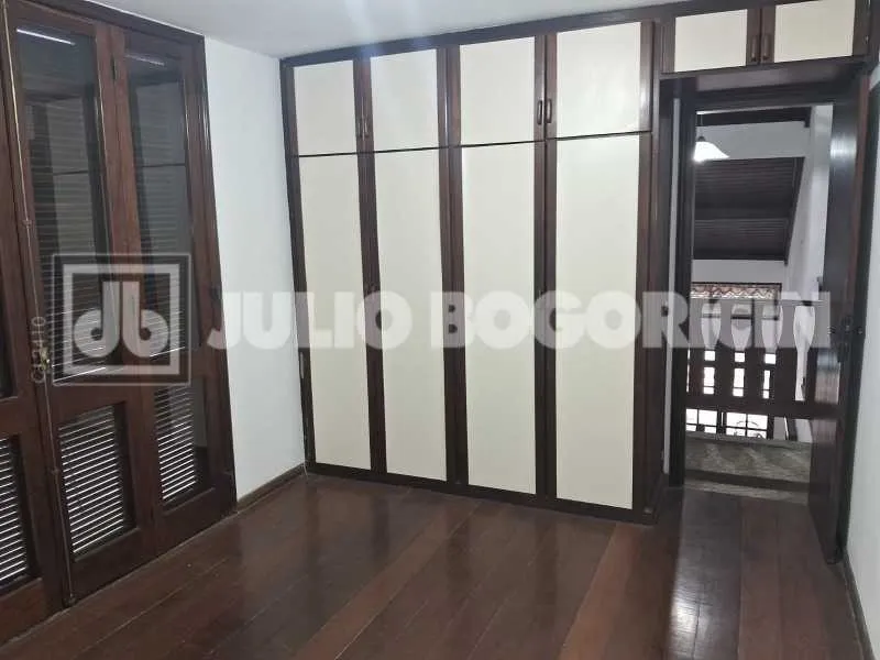 Residential house with 3 bedrooms and 4 bathrooms — photo 20