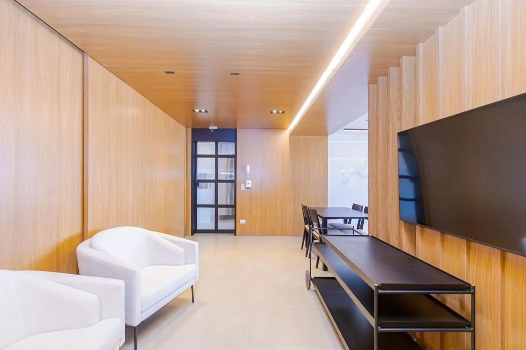 Apartamento mobiliado, 27 m², com janelas do piso ao teto — photo 17