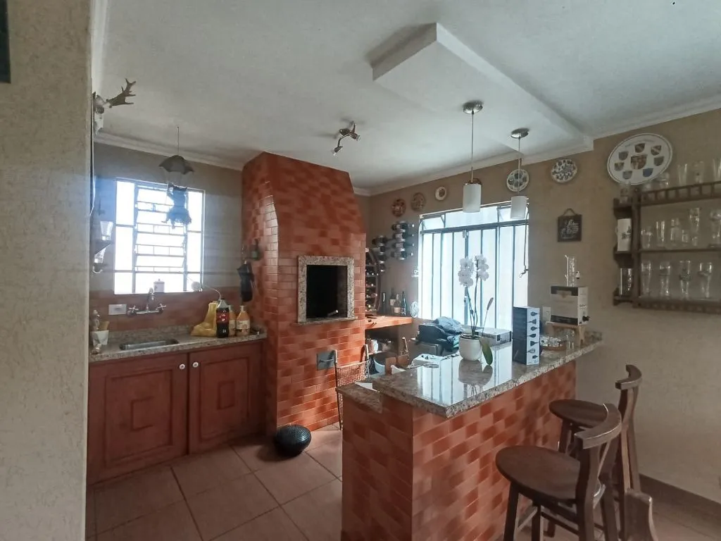 3-bedroom house with a bathtub in Curitiba — photo 25