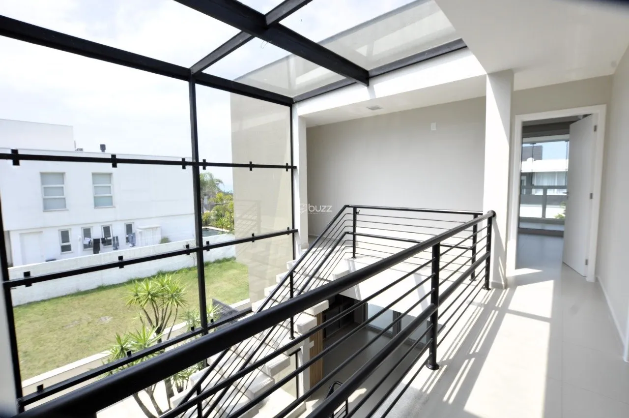 Water view in a 5-bedroom house, 343 m² — photo 12