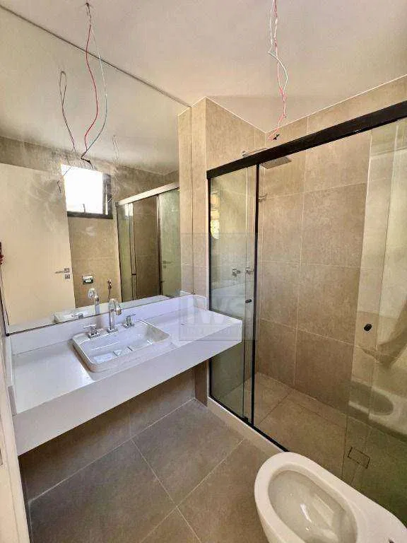 Modern house with 5 en-suite bedrooms and air conditioning — photo 27