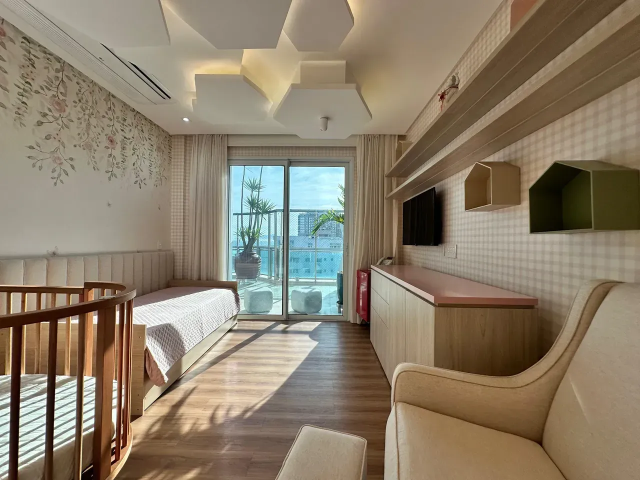Furnished 4-bedroom apartment with 800 m² and 5 baths — photo 8