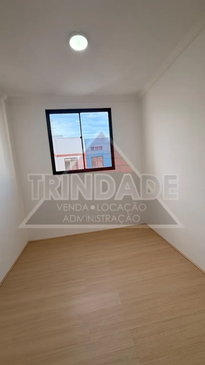 Wood or laminate floors in a 2-bedroom apartment, 53 m² — photo 3