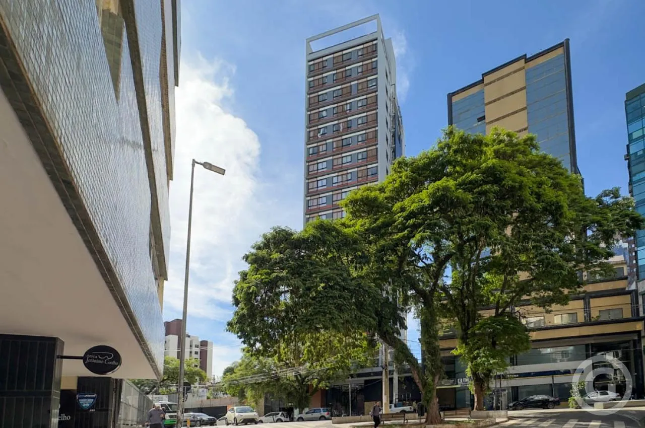 30 m² 1-bedroom apartment with an enclosed glass balcony