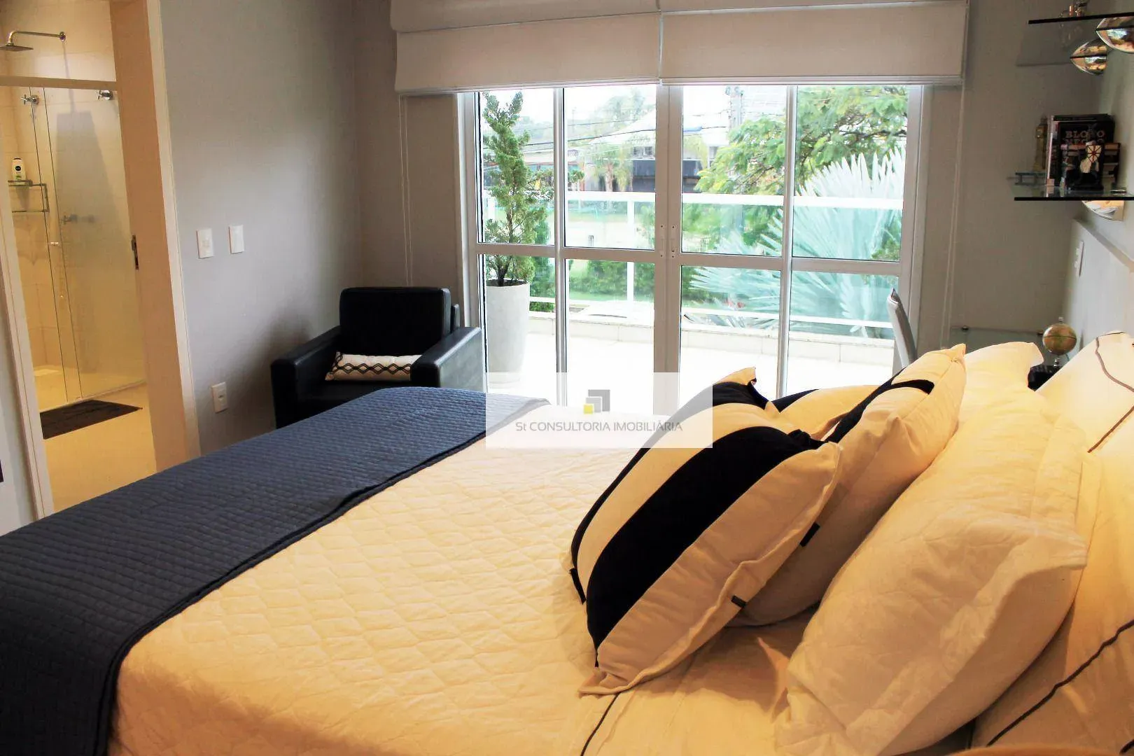 Furnished house with 4 en-suite bedrooms and private garden — photo 18