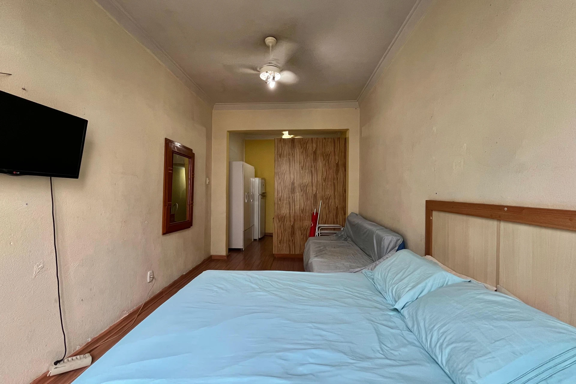 Furnished apartment, 31 m², with wood or laminate floors