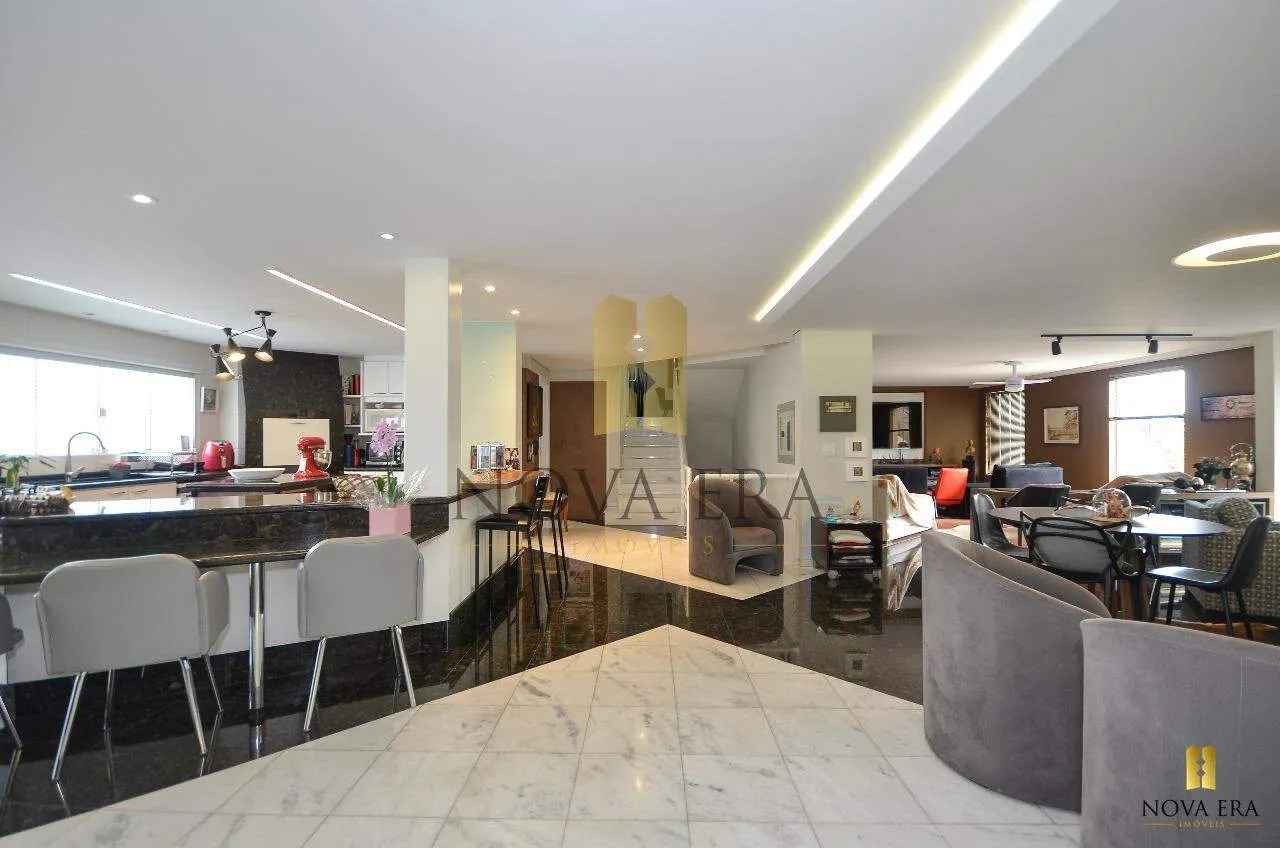 Furnished house with 4 en-suites and 607 m²