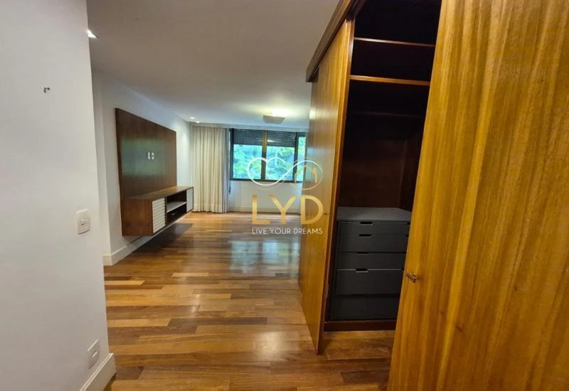 Apartment, 261 m², with a walk-in closet — photo 15