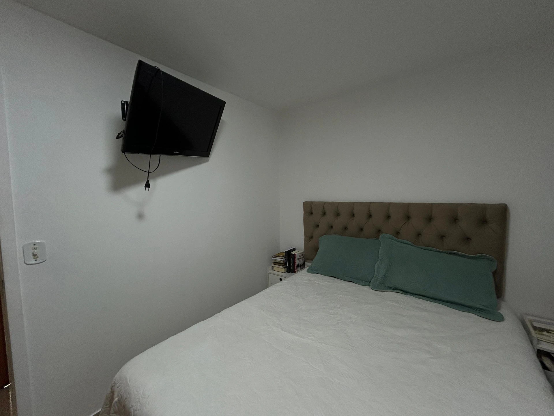 2-bedroom apartment with a mountain view in Rio de Janeiro — photo 34
