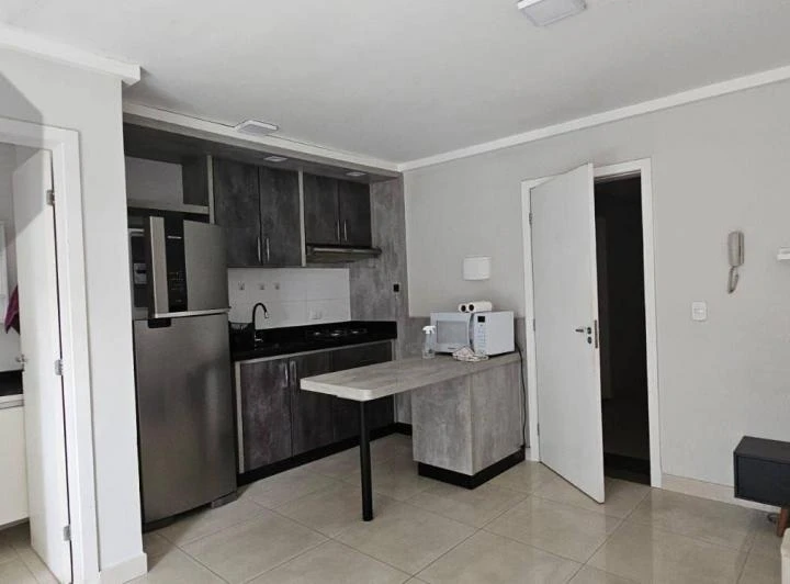 Estúdio mobiliado com 1 quarto e cozinha compacta — photo 3