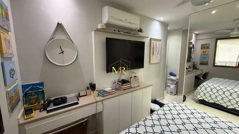 2-bedroom apartment in a building with a pool — photo 5