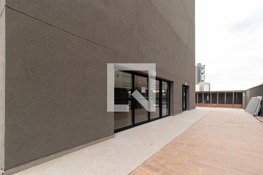 One-bedroom apartment in a building with a gym — photo 7