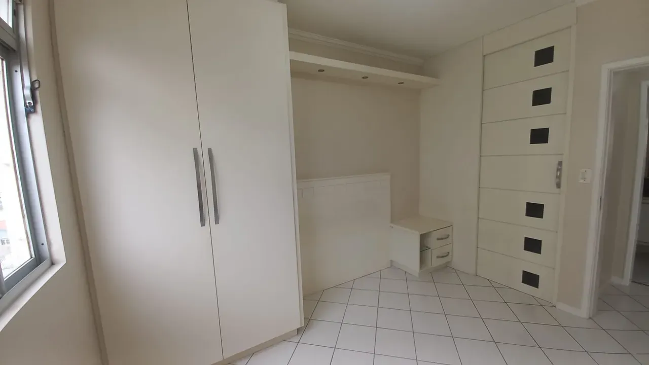 Apartment on the 4th floor with a glass-enclosed balcony — photo 13
