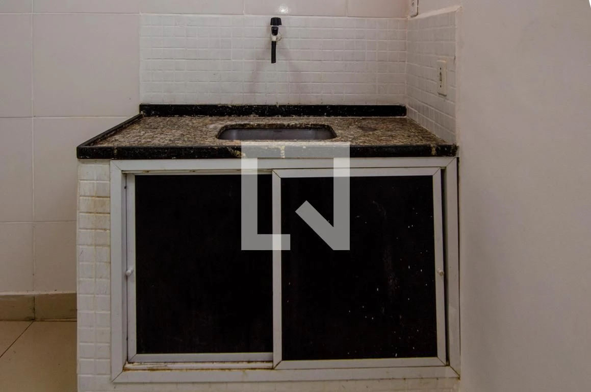 Apartamento sem mobília com 1 quarto e máquina de lavar
