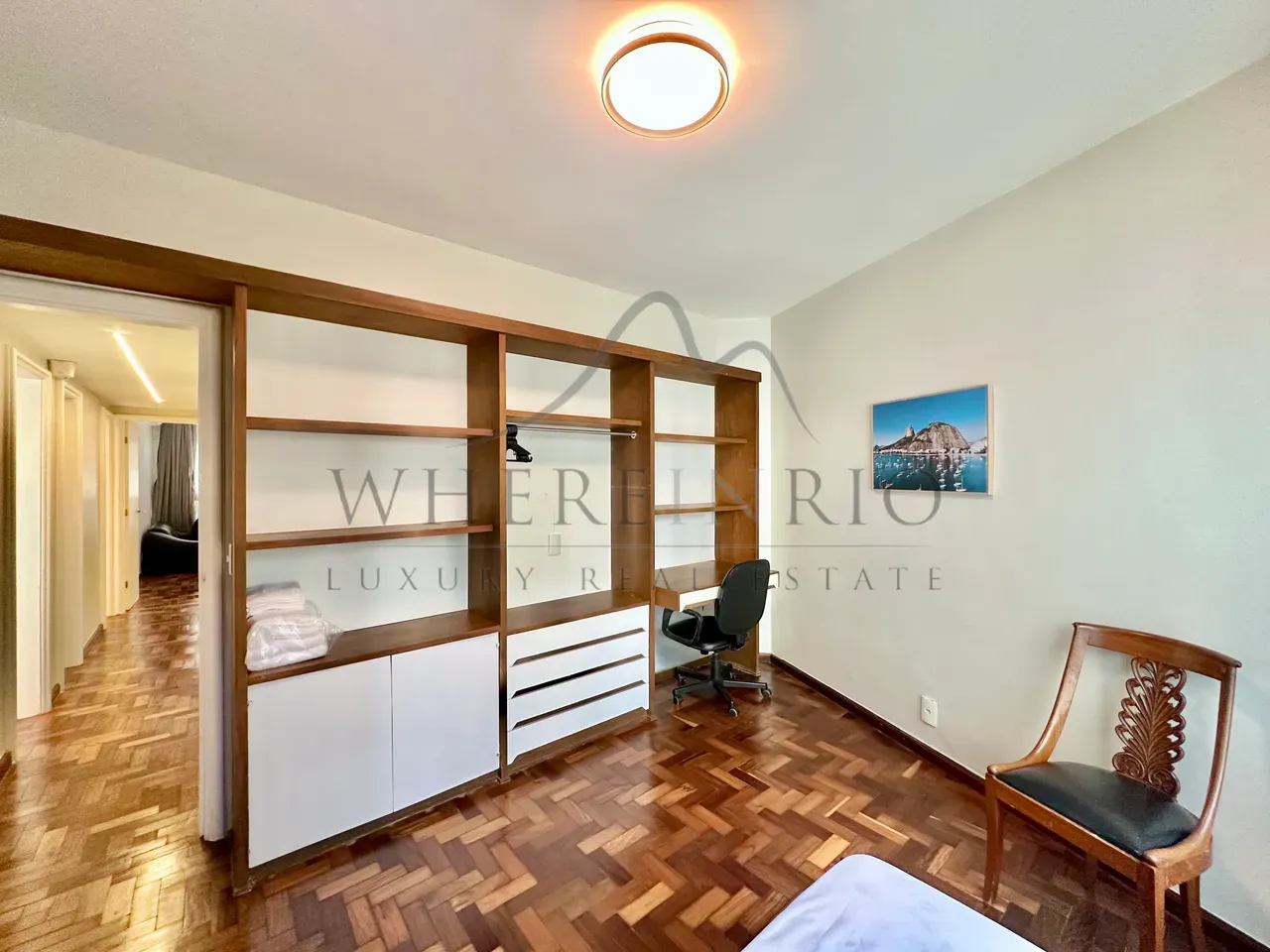 Apartment with 4 bedrooms and a closed kitchen with gas stove — photo 21