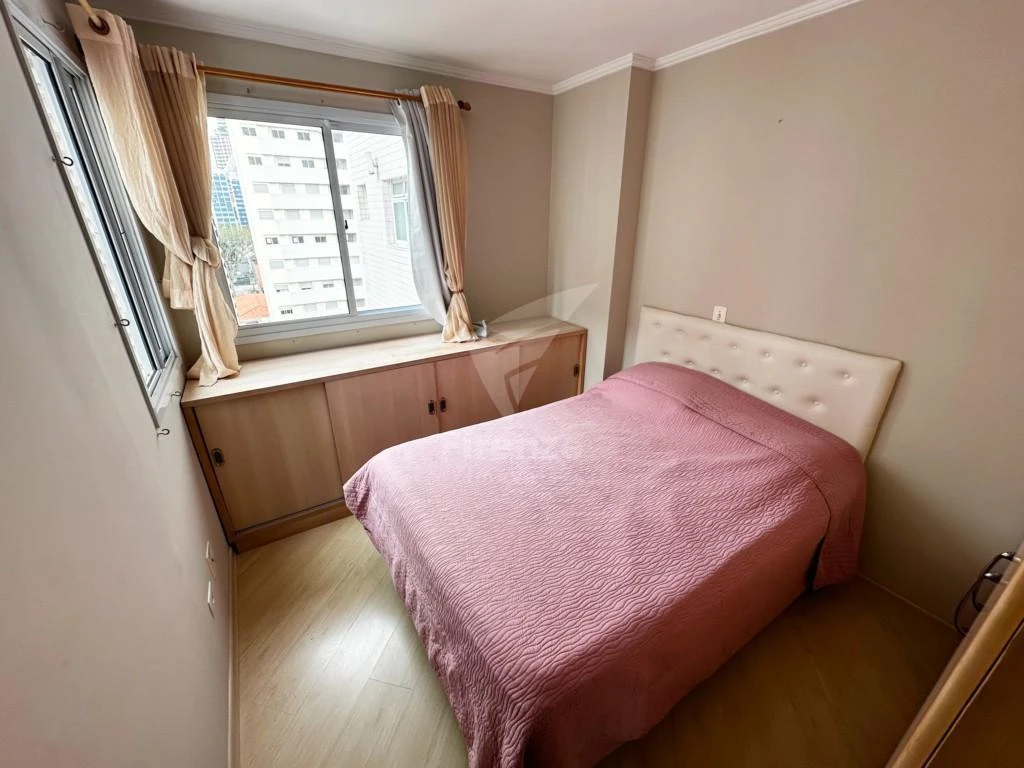 Glass-enclosed balcony in a 3-bedroom apartment, 113 m² — photo 4