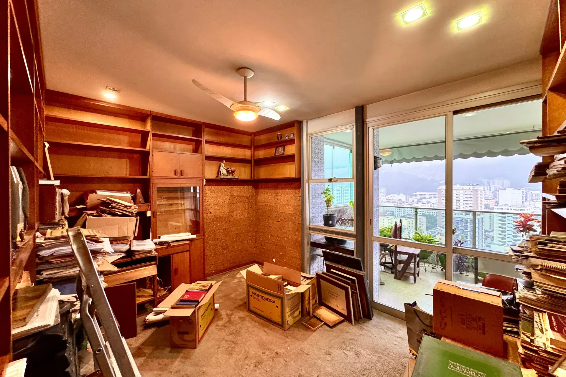 Floor-to-ceiling windows in a 4-bedroom apartment, 180 m² — photo 45