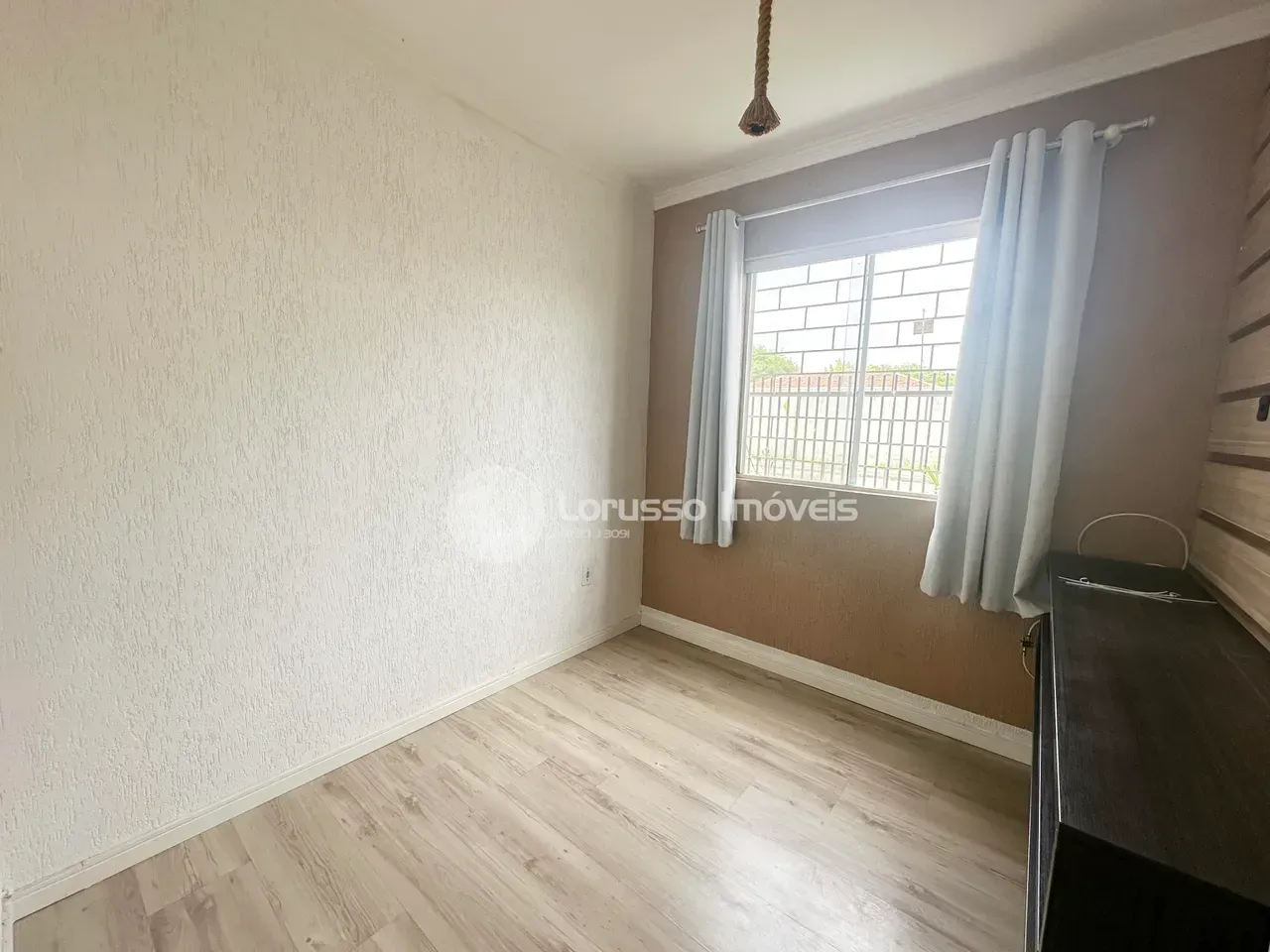 3-bedroom apartment with wood or laminate floors in Curitiba — photo 3