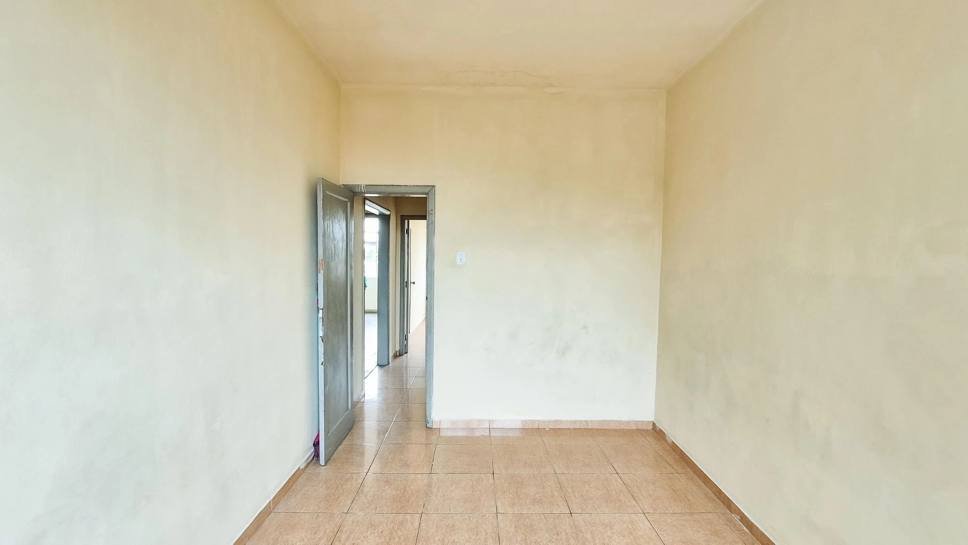 Apartment with no parking, 2 bedrooms and 1 bathroom — photo 23
