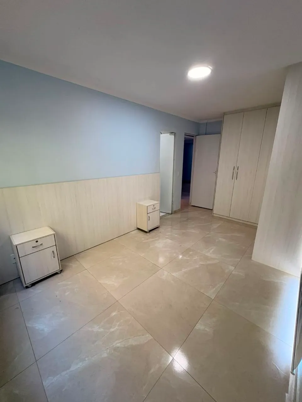 Unfurnished apartment with 3 bedrooms and 4 bathrooms — photo 11