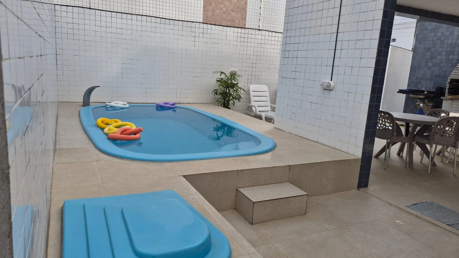 Apartamento de 2 quartos em condomínio com piscina — photo 3