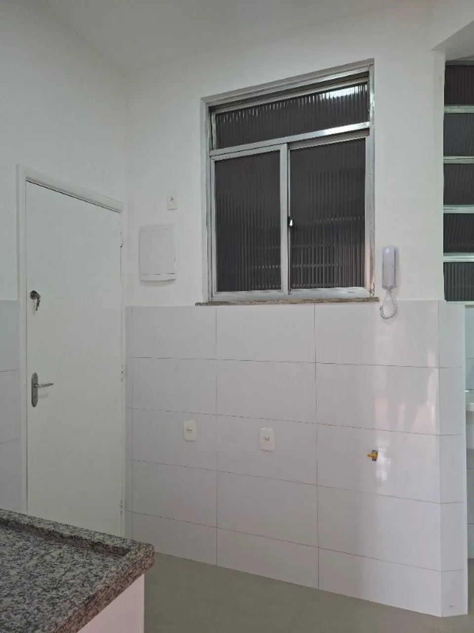 Apartamento com 2 quartos e cozinha separada — photo 2