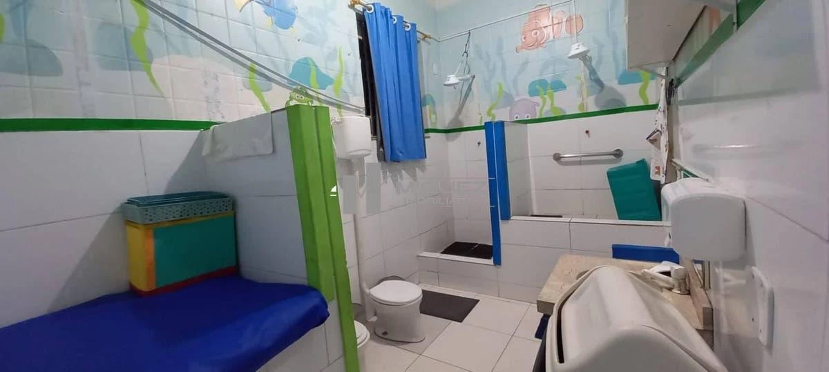 One-bedroom apartment in a building with a gym — photo 20