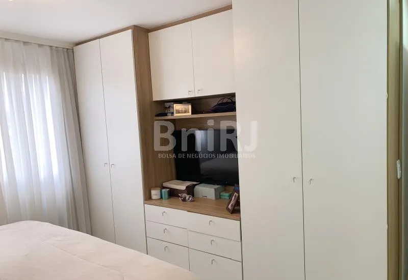 Furnished apartment, 127 m², with a glass-enclosed balcony — photo 9