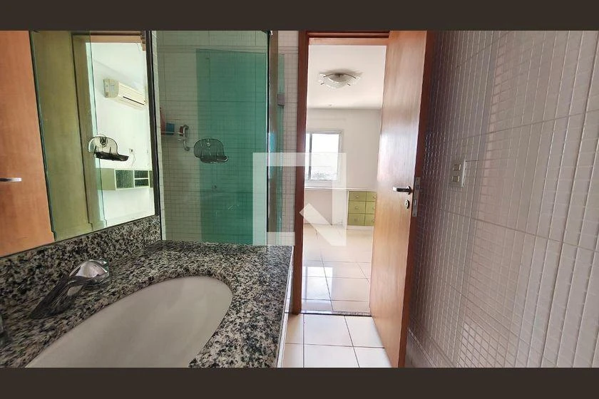 Apartment with 3 en-suite bedrooms and 5 bathrooms, 177 m² — photo 40