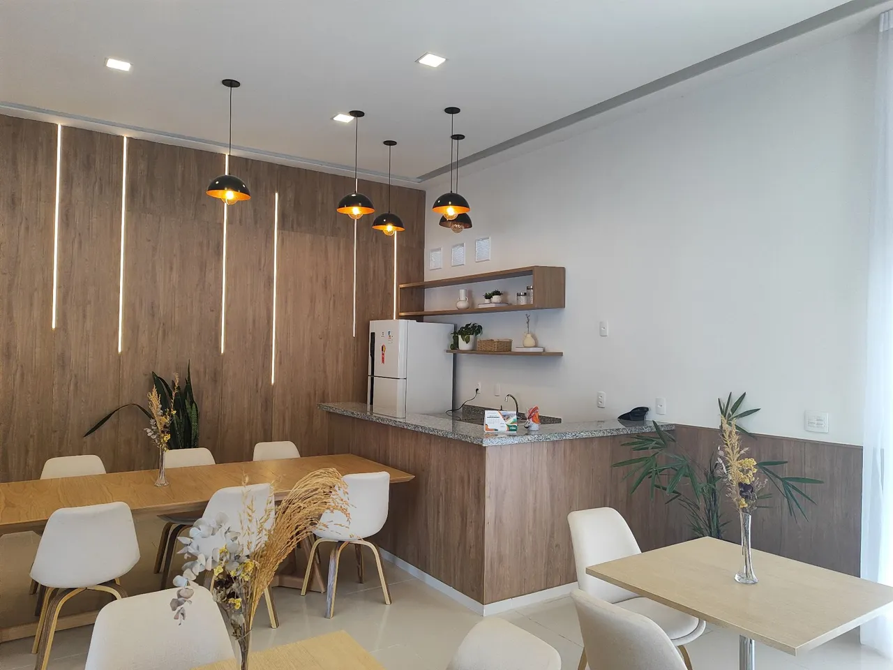 2-bedroom apartment in a building with a pool — photo 20