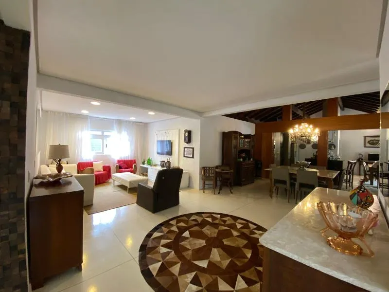 Furnished house with 4 en-suite bedrooms and garden