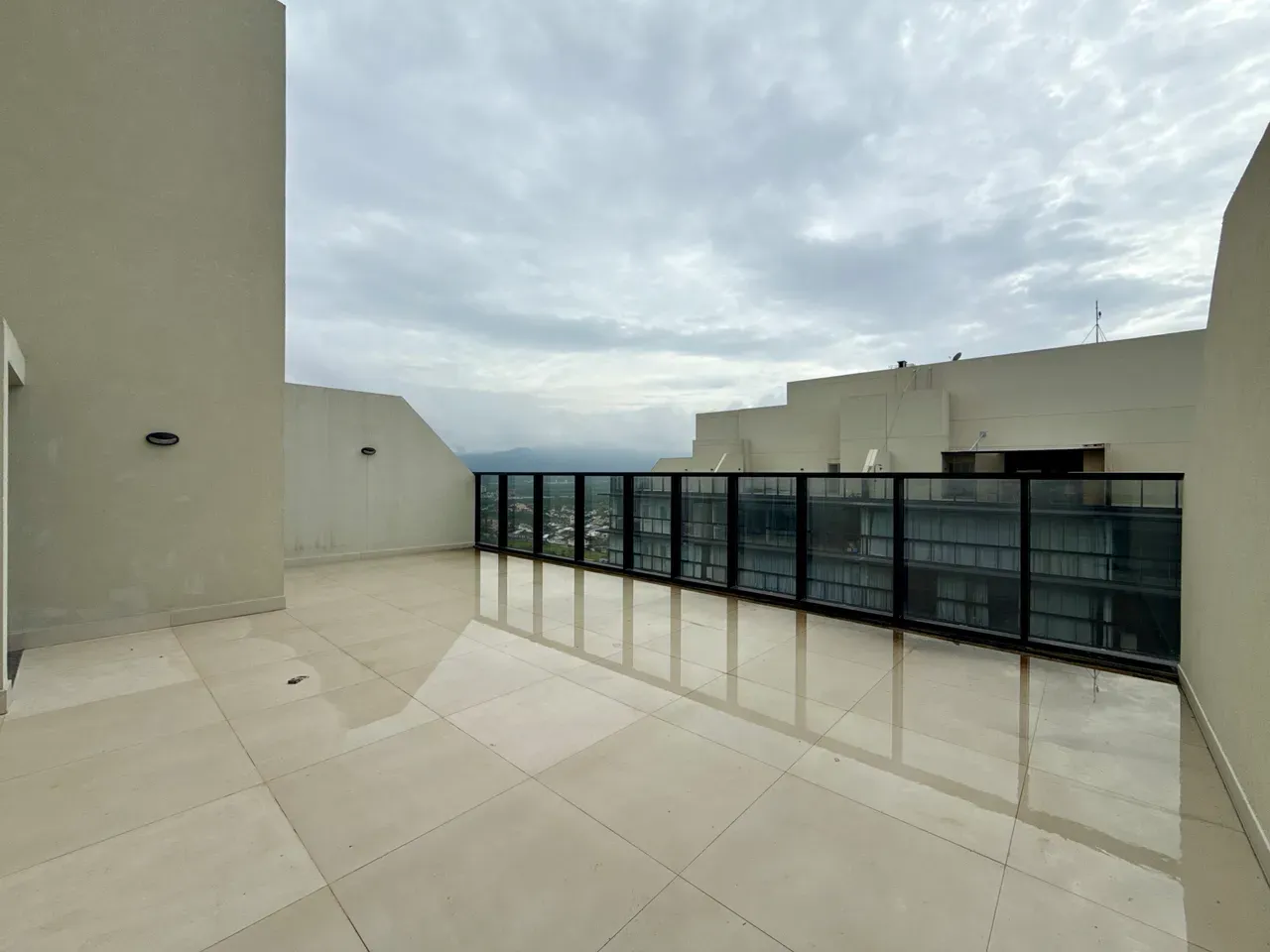 2-bedroom apartment with a water view — photo 14