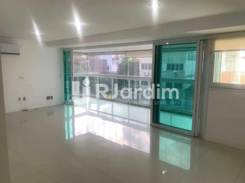 Rental apartment with 4 en-suites and 198 m²
