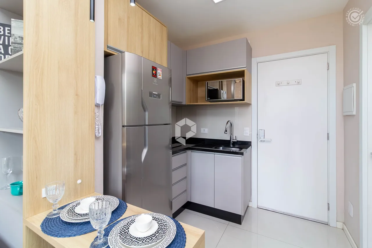 1-bedroom apartment with an open-plan kitchen — photo 4