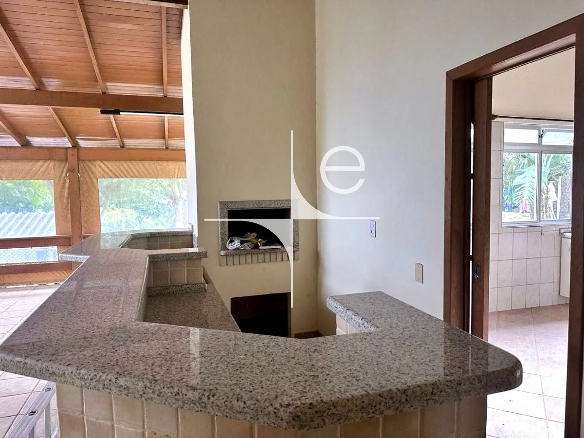 House with 3 bedrooms and 5 bathrooms, 481 m² — photo 7