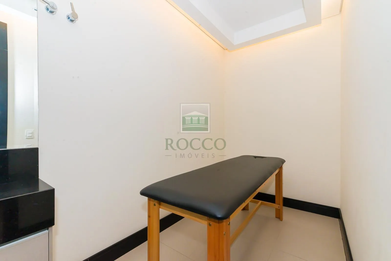 Furnished 1-bedroom apartment with an open kitchen — photo 38