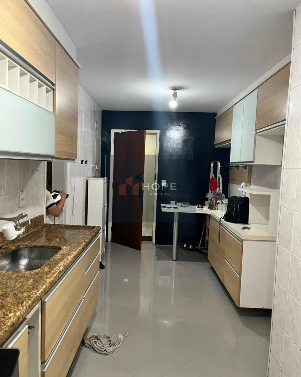 3-bedroom apartment with a walk-in closet — photo 29