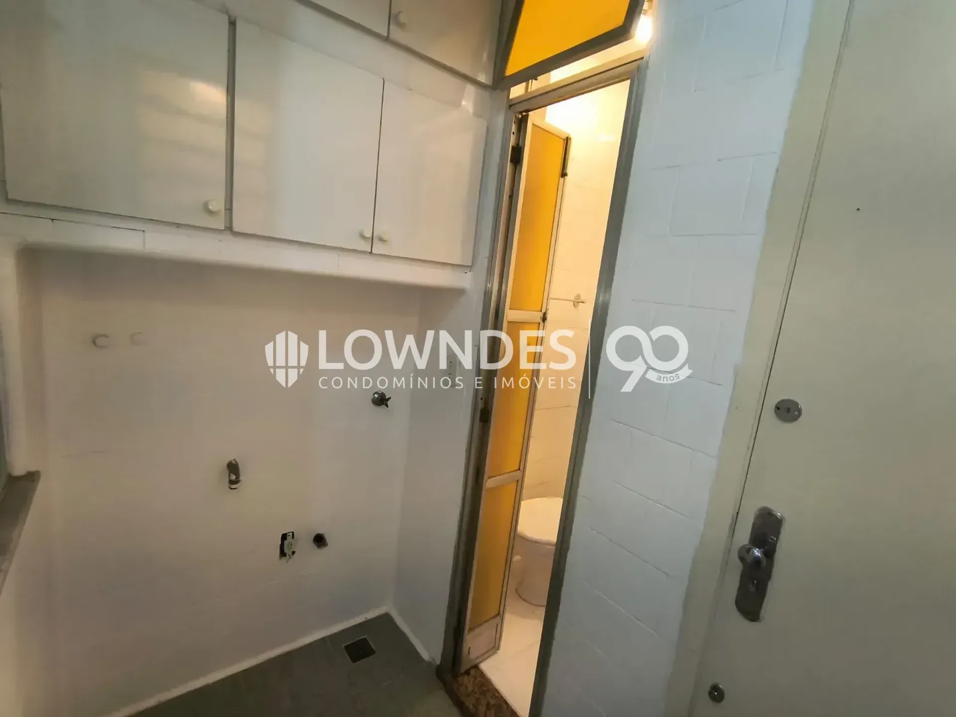 3-bedroom apartment with wood or laminate floors — photo 28