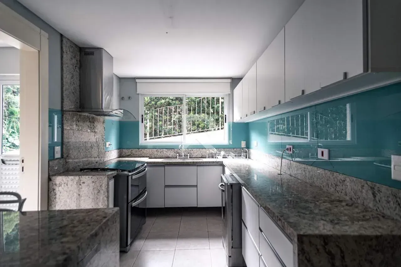 Casa con 4 suites y balcón con parrilla, 464 m² — photo 18