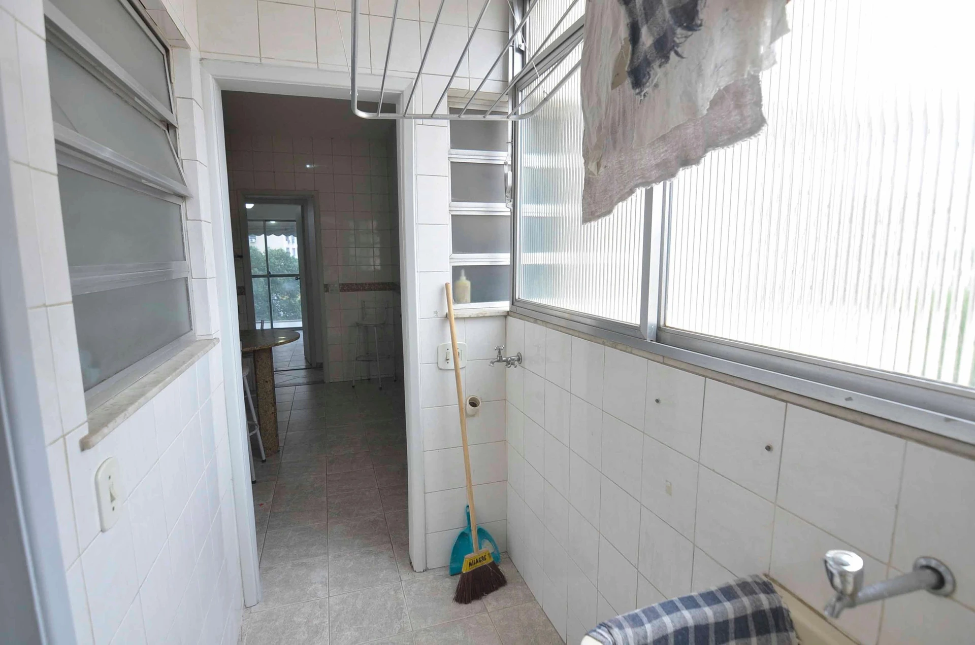 3-bedroom apartment with a mountain view in Rio de Janeiro — photo 37