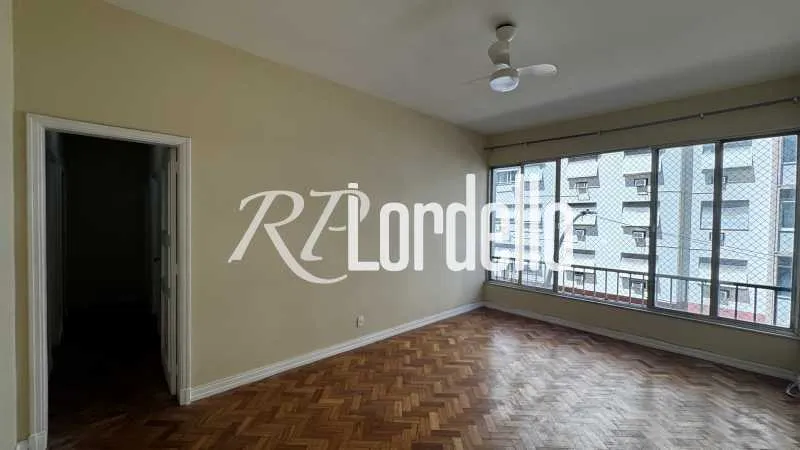 Apartment, 122 m², with wood or laminate floors — photo 19