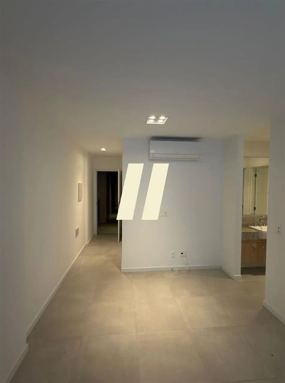 Furnished 1-bedroom apartment with no parking space — photo 18